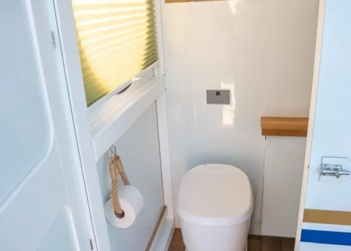 Hausboot Als Festlieger Im Hafen -hafenruhe- Lägenhet